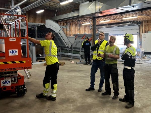 CEO Thomas Gustafsson, Technical Manager Linus Ivarsson, and others were present during the assembly.