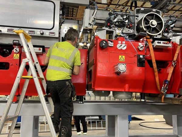 The planer was assembled by personnel from Almab and Mouldex.